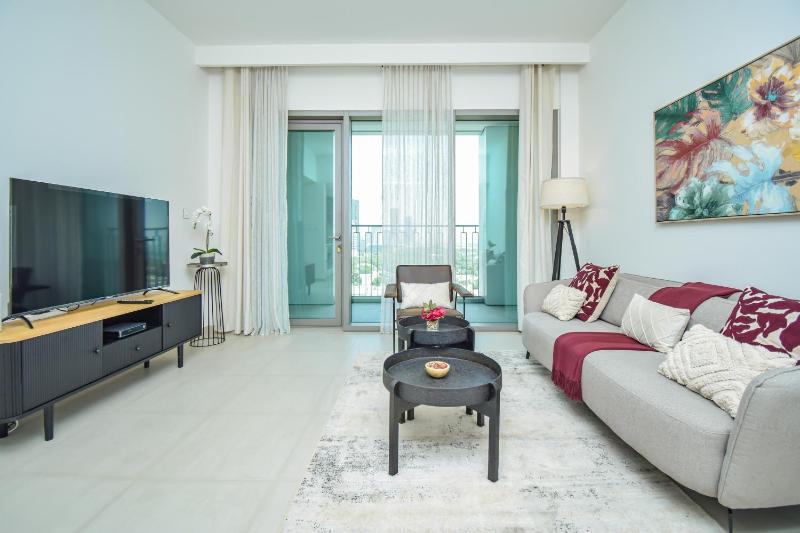 360 Vacation - Lavish 2BR in Downtown Views T1 Dubai Mall Burj Khalifa — отель с удобным расположением в Дубае