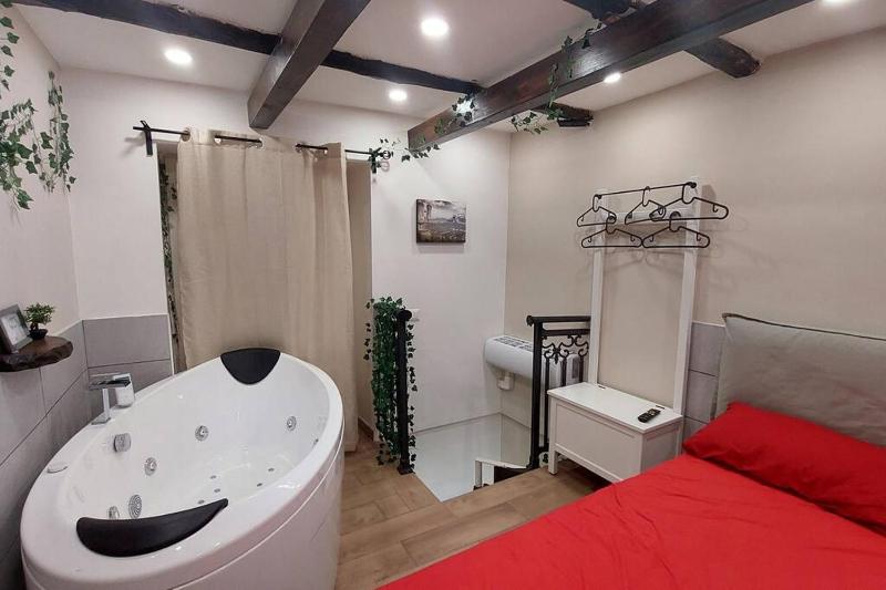 TinyHouse all'Orto con Idromassaggio — отель в Неаполе, Италия