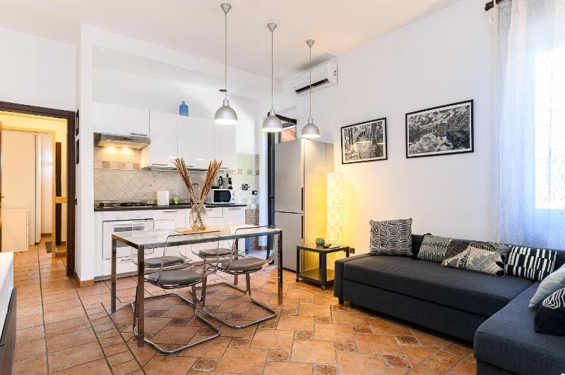 Cozy with balcony by NDP rent — отель с удобным расположением в Риме