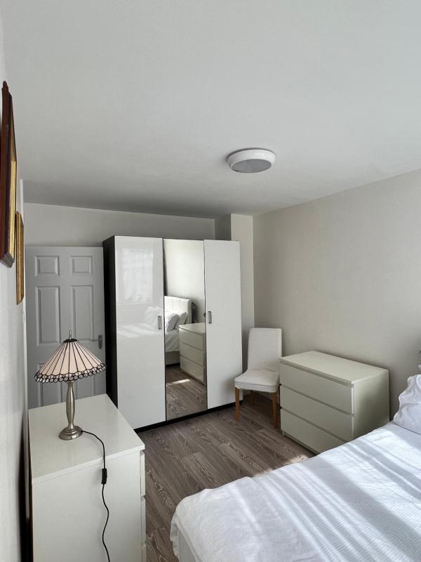 Modern 3 Bedroom 3 Bathroom Apartment with Private Garden - Maida Vale — отель с удобствами в Лондоне