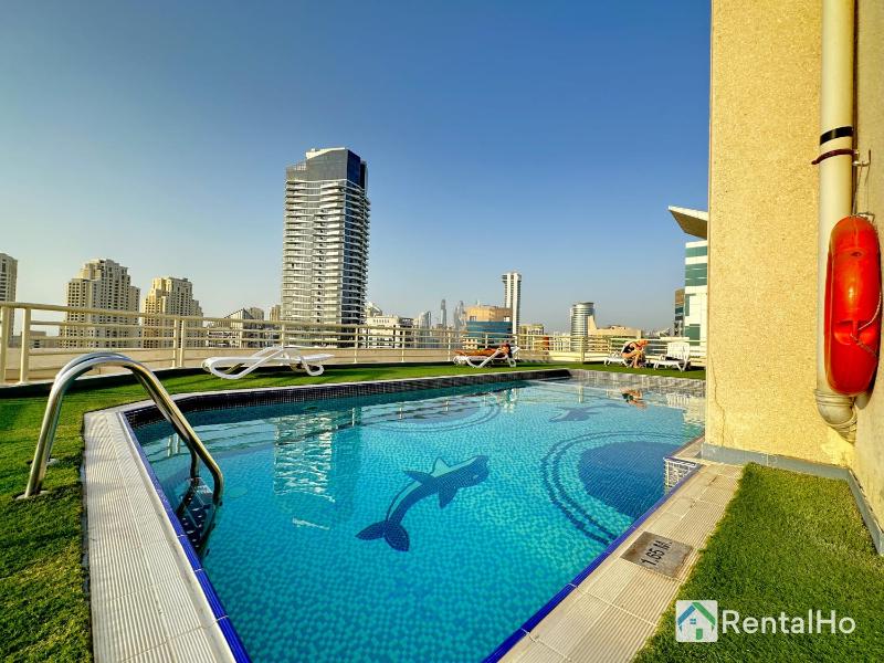 Цены на Quiet Studio with Balcony and Roof Top Pool in Dubai Marina в Дубае