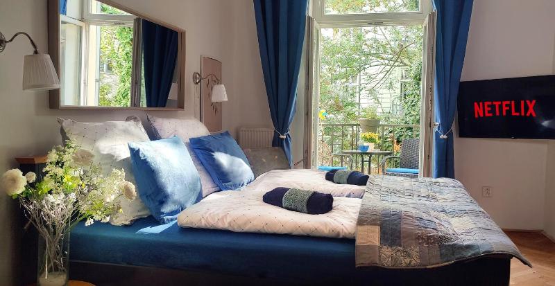 Triple King Size Balcony Suite — забронировать отель в Праге