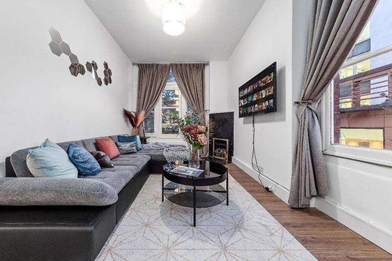 Majestic 2 BR in Knightsbridge HydePark KB70 — комфортный отель в Лондоне