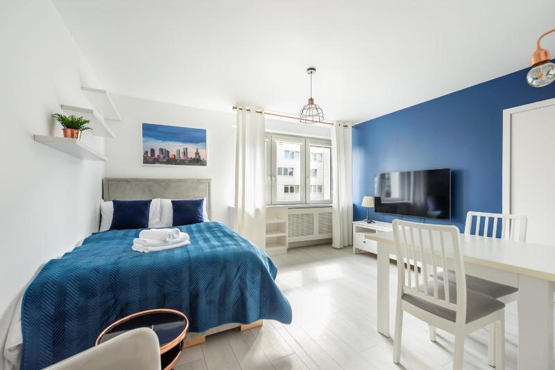 Цены на Zlota Blue Modern Studio в Варшаве
