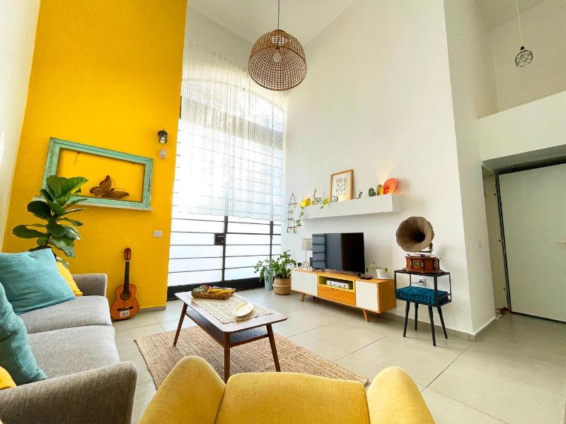 Roberta's Apt Flea Market/Patio/ By the beach — отель с удобным расположением в Тель-Авиве