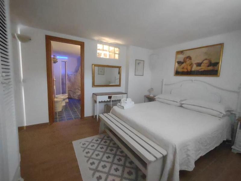 Camera Sole a Olbia - Accogliente guesthouse con giardino