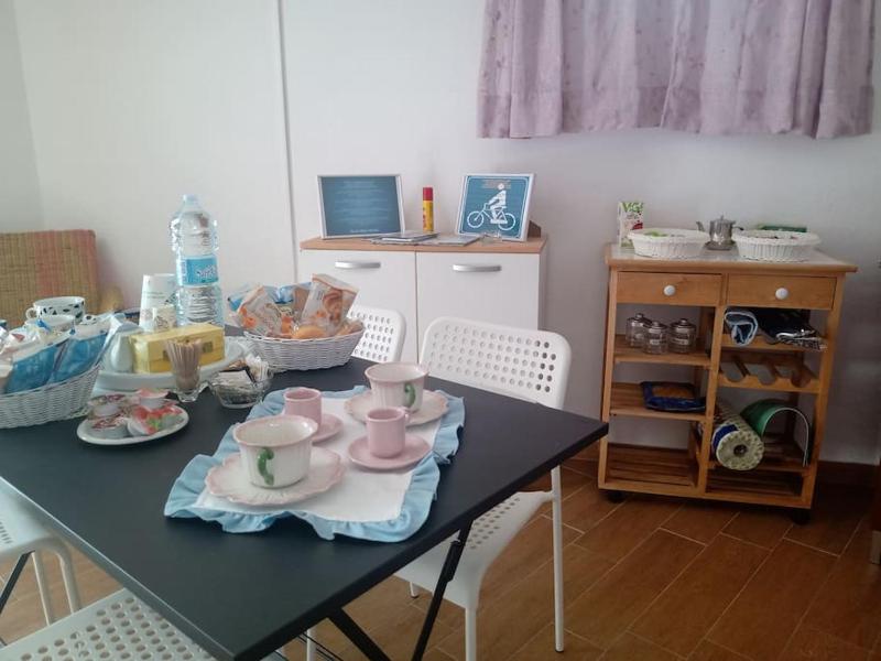 Camera Sole a Olbia - Accogliente guesthouse con giardino