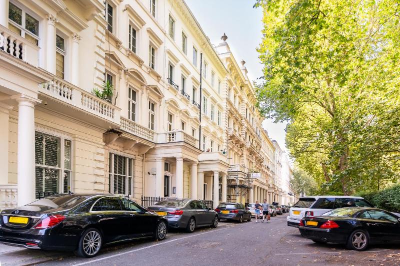 Luxury One Bedroom Flat in Westbourne Terrace — комфортный отель в Лондоне