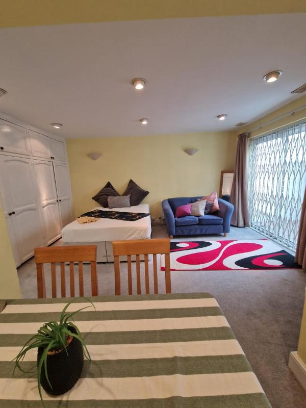 Apartment near Queens Club tennis Kensington area — отель с удобным расположением в Лондоне