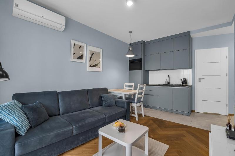 Airport Studio Apartment with Private Terrace by Rentujemy — комфортный отель в Варшаве