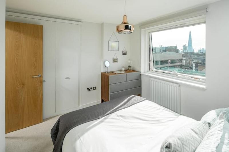 Chic 1 Bedroom Apartment with view of Shard — комфортный отель в Лондоне