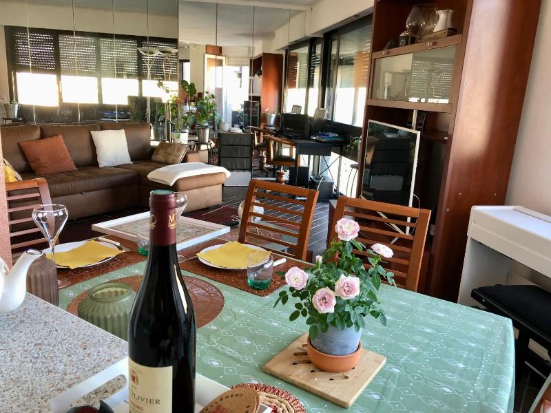 Цены на Nid de reve, vue imprenable sur Paris et terrasse 10m2 в Париже