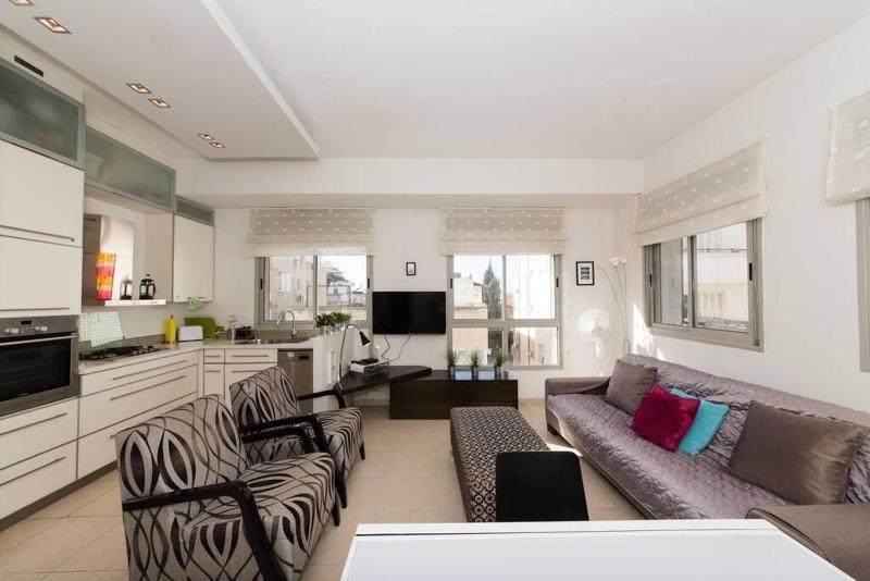 Shenkin-Rothchild Vacation Home — забронировать отель в Тель-Авиве