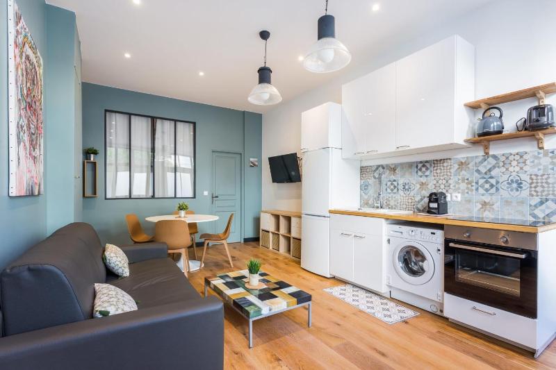 Magnifique appartement- 7P- Sacre Coeur Ramey I — отель с удобствами в Париже