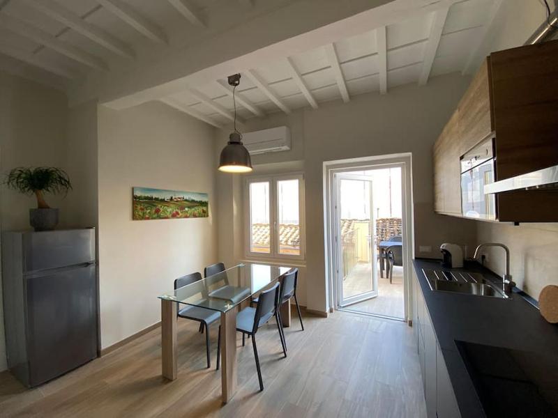 Цены на Borgo La Croce Apartment Alessia в Флоренции