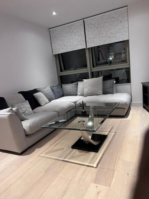 Luxury Royal Wharf 2 Bed — забронировать отель в Лондоне