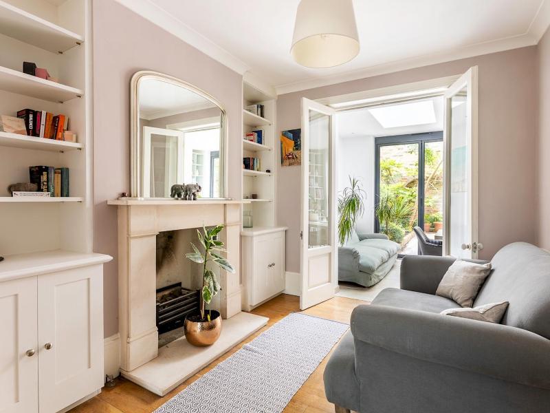 Gorgeous Garden TownHouse 6 Min Walk To Hammersmith Station Pass The Keys — комфортный отель в Лондоне