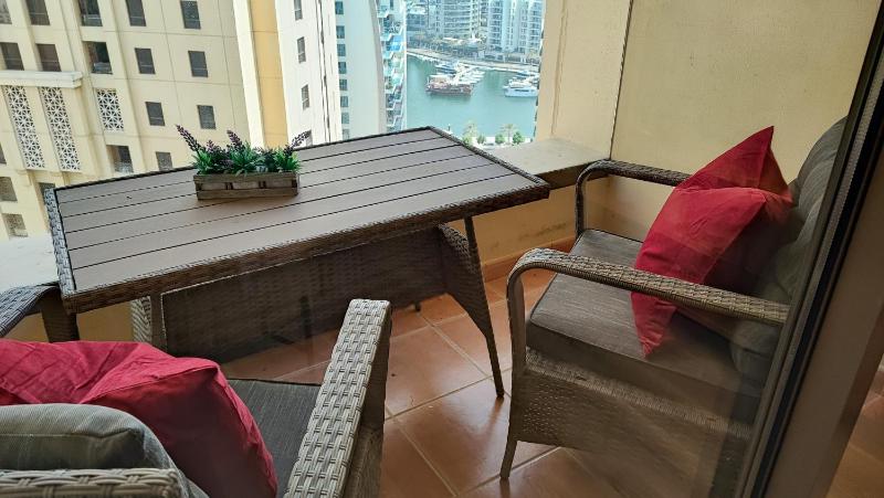 La buena vida holiday homes - Deluxe 3 bedroom apartment on the beach — отель с удобным расположением в Дубае