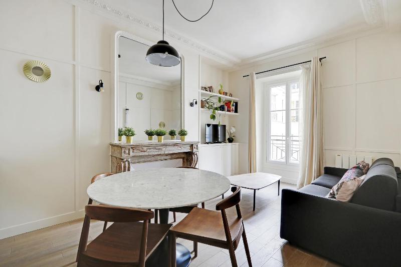 Pick A Flat's Apartments in Madeleine - Rue Tronchet — отель с удобствами в Париже