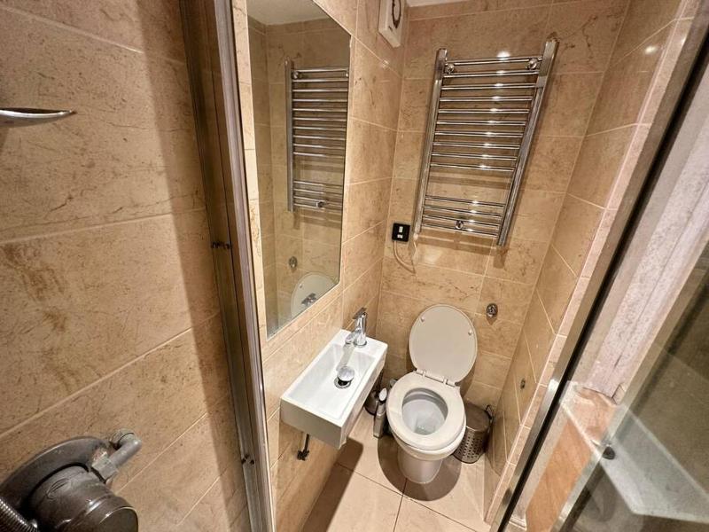 Цены на Grade II Listed Balconied 3-Bed Mezzanine Kensington Flat в Лондоне