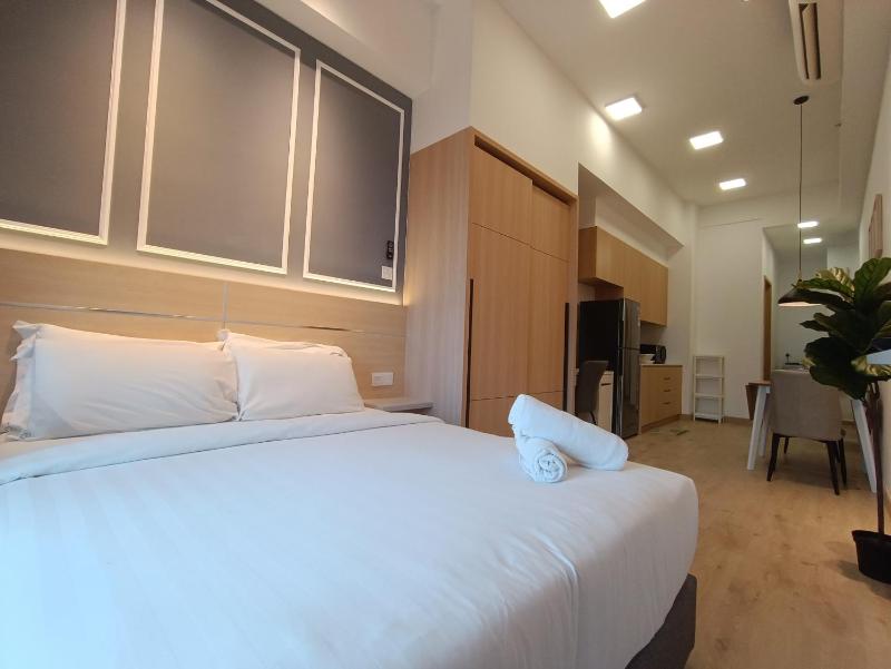 CL 27A Insta KLCC View & Infinity Pool View — отель с удобствами в Куала-Лумпуре
