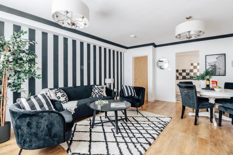 Chic 1 Bed Flat Zone 2 Hampstead Swiss Cottage — отель с удобным расположением в Лондоне