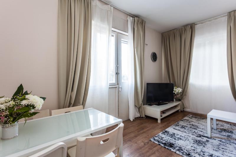 TLV Down Town nice one bedroom apartment with shelter — отель в Тель-Авиве, Израиль