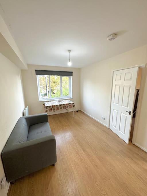 Lovely 1 Bed Flat in Tooting! — отель с удобным расположением в Лондоне