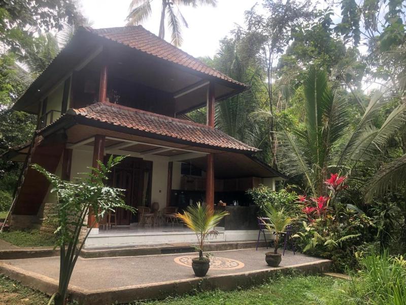 Nice house, quiet place overlooking rice fields — отель в Убуде, Индонезия