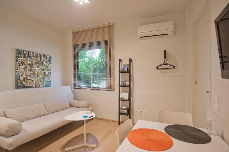 Cozy and modern studio next to the sea — комфортный отель в Афины