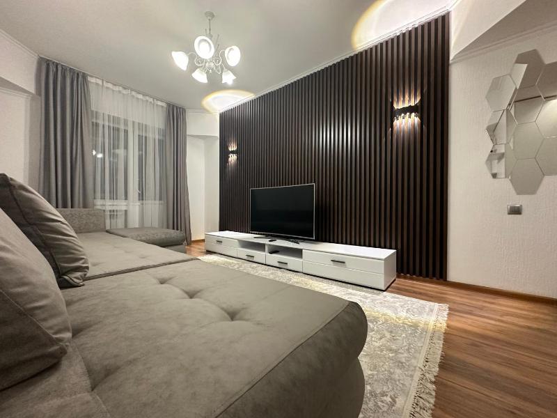 Цены на Apartment on Makataeva 73 в Алматы