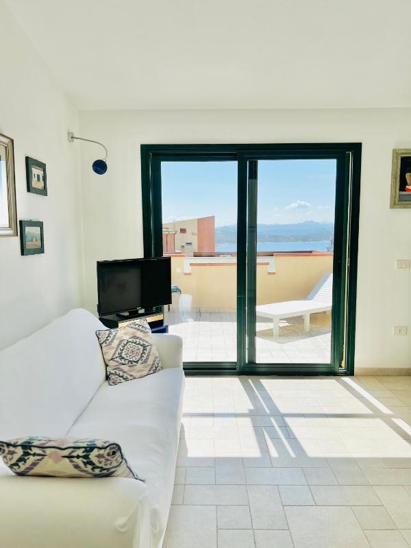 Appartamento Panoramico a La Maddalena - Vista mozzafiato