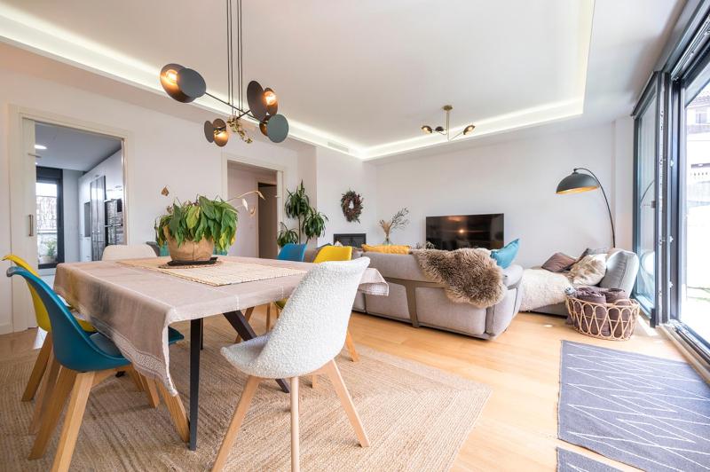LUJOSO CHALET CON PISCINA PRIVADA, JARDIN Y DOMOTICA EN PUERTA DE HIERRO — отель в Мадриде, Испания