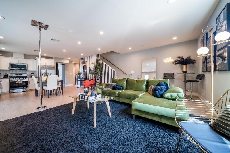 Glamorous 4 bedroom Townhome 10 min from Universal — отель в Лос-Анджелесе, Соединенные Штаты Америки