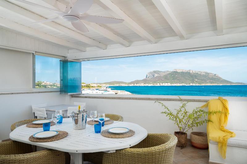 S'Abba Apartments a Golfo Aranci - Lusso fronte mare con piscina