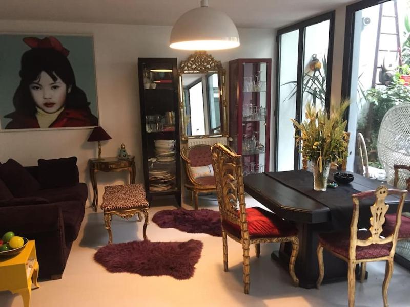 Цены на LOFT ATELIER d'artistes avec terrasse arboree в Париже