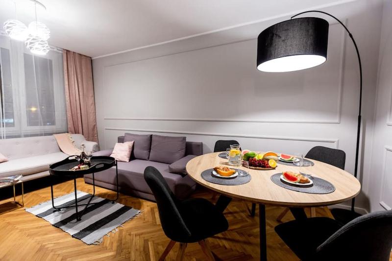 Elegant, comfortable in the heart of Warsaw! — отель с удобным расположением в Варшаве
