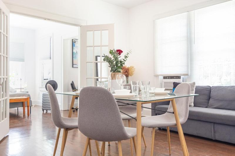 Цены на Miami Two Bedroom Apartment - heart of Wynwood & Edgewater - Private Parking spot в Майами