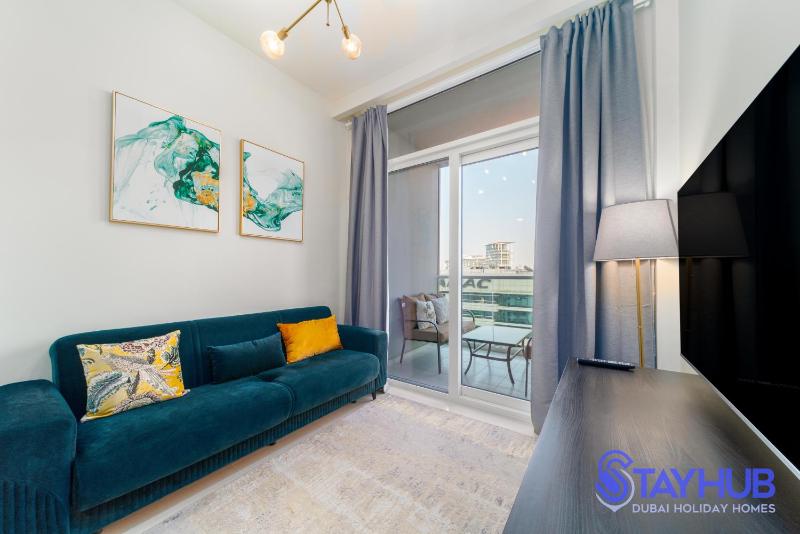 1 Br Reva Canal view Elegance — отель с удобствами в Дубае