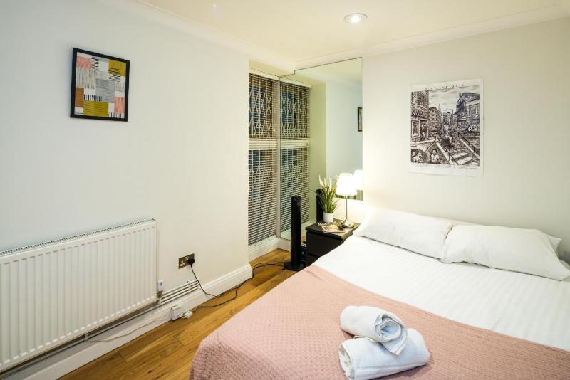 Cozy 1 bedroom / Gloucester Road / Kensington — отель с удобным расположением в Лондоне