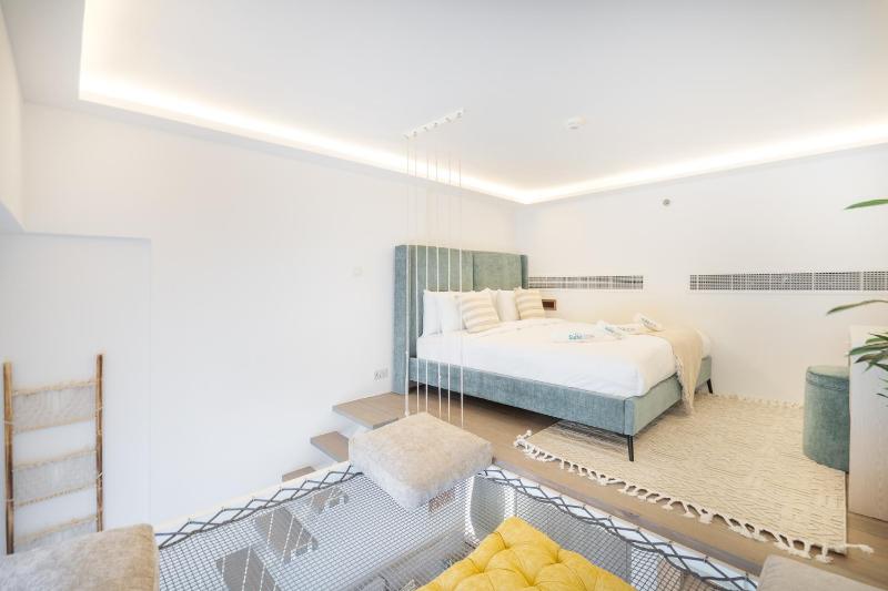Relax & Recharge Studio Loft with hanging net — отель с удобствами в Дубае
