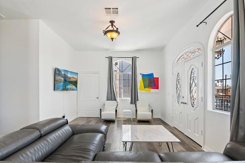 Цены на 4bed 3bath home near Universal studio в Лос-Анджелесе