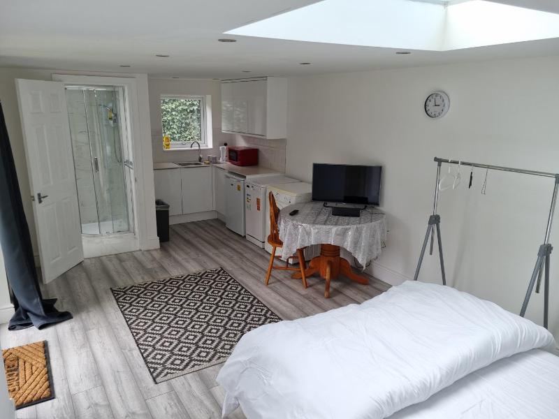 Holiday Out House — отель с удобным расположением в Лондоне