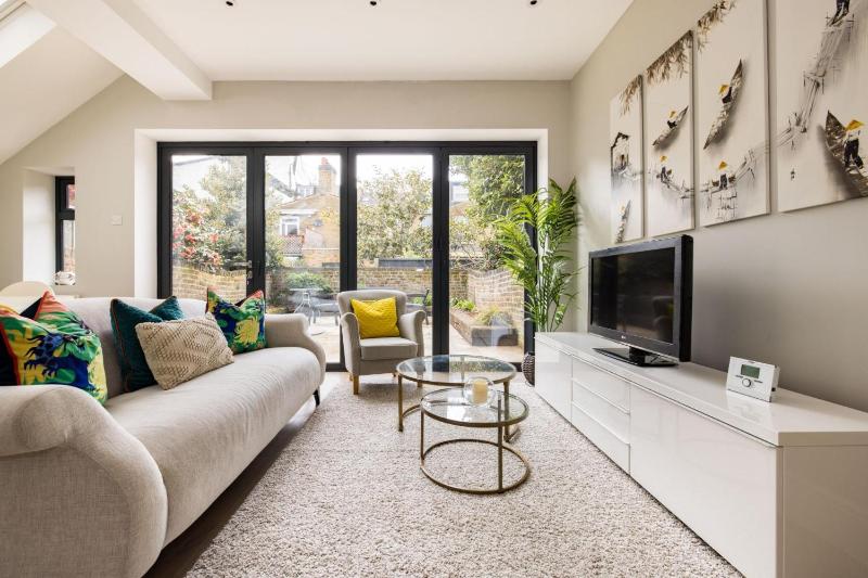 The Heritage 2 Bedrooms with Garden in Fulham with Garden — отель с удобствами в Лондоне