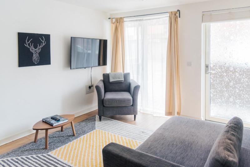 Цены на The City Song 1 bedroom apartment in Rotherhithe в Лондоне