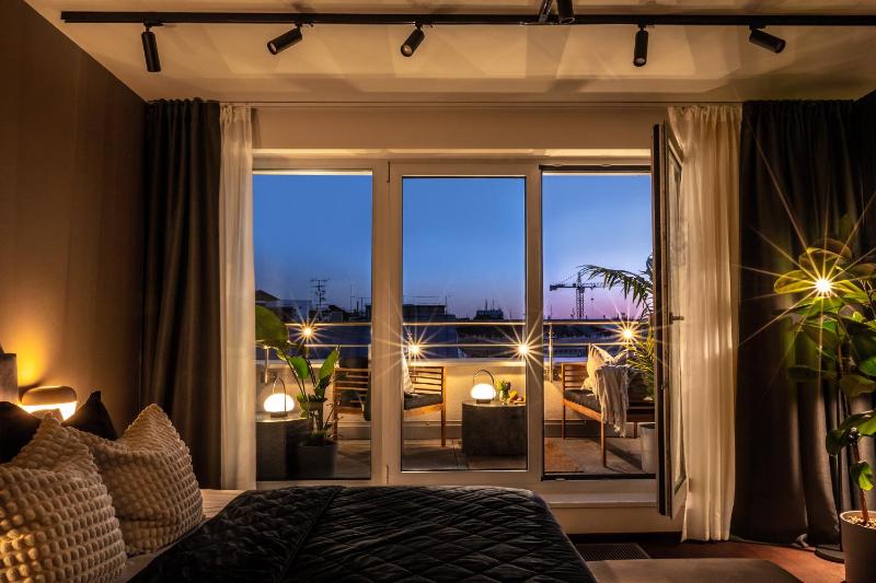 TurnKey I Central Apartment with Terrace — отель с удобствами в Праге