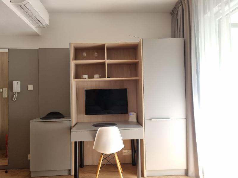 Aparthotel in Warsaw very close to the city center, free underground parking, WiFi, air conditioning, balcony — комфортный отель в Варшаве
