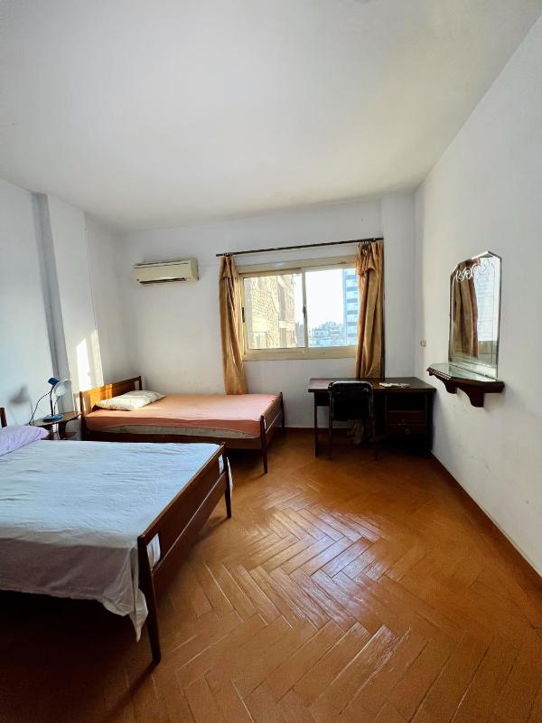 Sunny room in Falaki ST near to Tahrer square downtown Cairo — отель с удобствами в Каире
