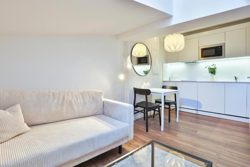 Superbe studio Nice hyper centre immeuble standing — отель с удобствами в Николь