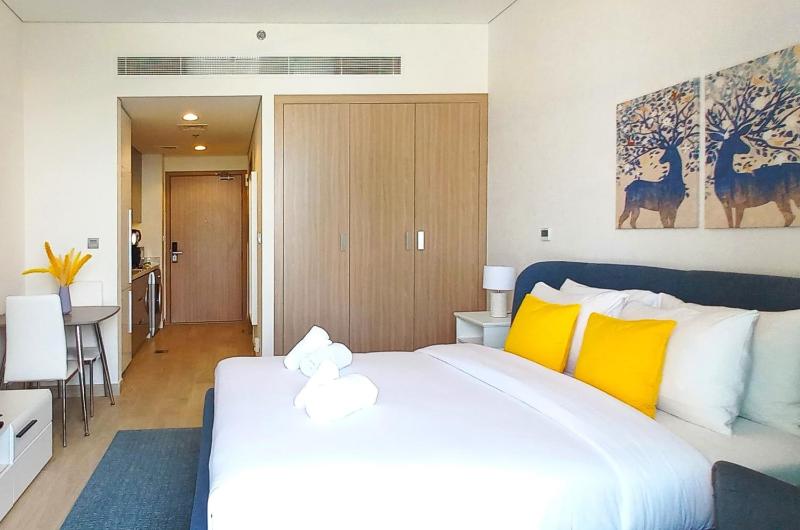 Modern Furnished Studio Farhad Azizi Residence Al Jaddaf — комфортный отель в Дубае